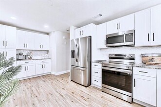 6220 Interbay Ave in Tampa, FL - Building Photo - Building Photo