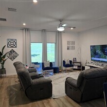 33259 Country House Dr in Sorrento, FL - Building Photo - Building Photo