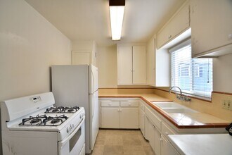 864 Manhattan Beach Blvd in Manhattan Beach, CA - Building Photo - Building Photo