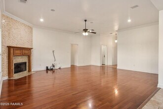 225 Woodhaven Rd in Youngsville, LA - Building Photo - Building Photo