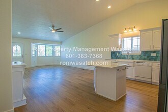 25 Clubhouse Dr in Stansbury Park, UT - Building Photo - Building Photo