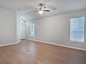 367 Nespral Dr in San Antonio, TX - Building Photo - Building Photo