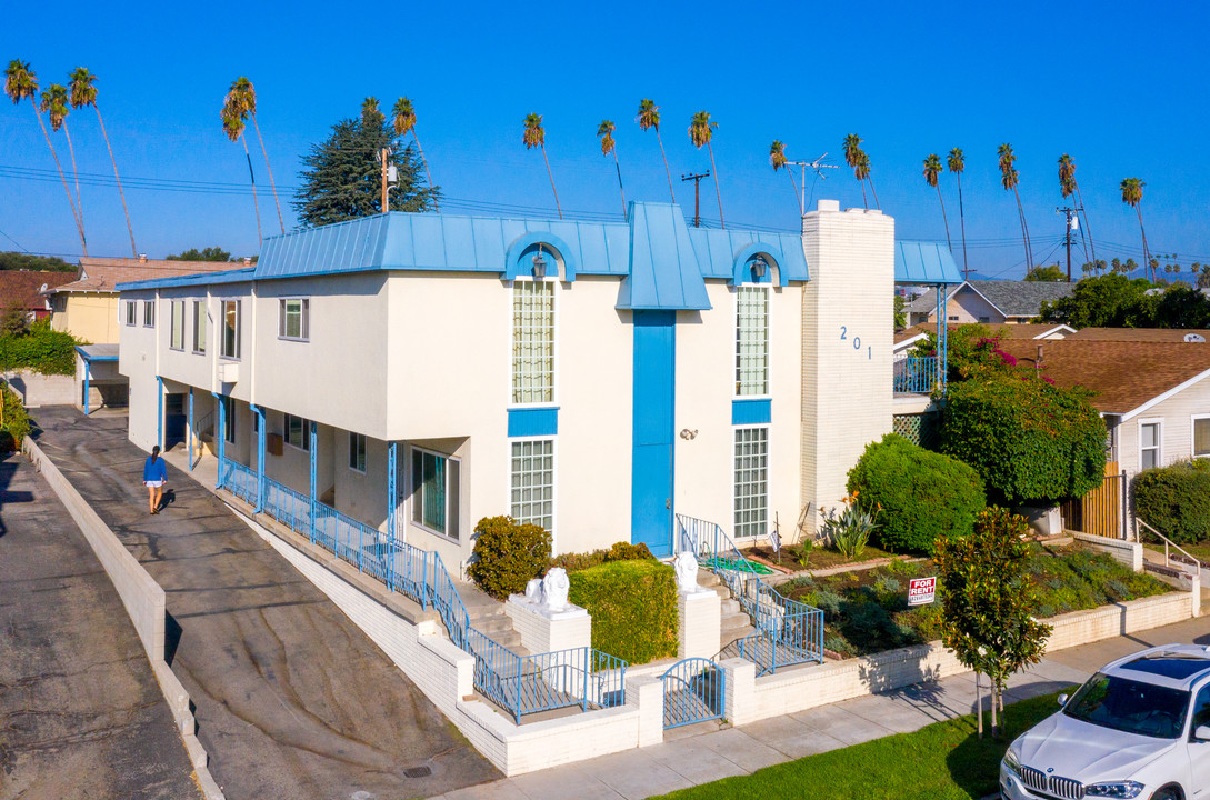 201 S Olive Ave in Alhambra, CA - Building Photo