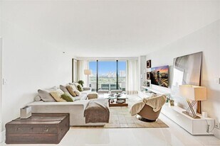 20355 NE 34th Ct in Aventura, FL - Building Photo