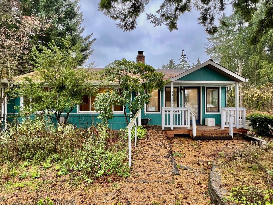 13002 1st Ave NE in Seattle, WA - Building Photo