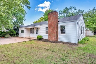 1040 N Baltimore Ave in Derby, KS - Building Photo - Building Photo