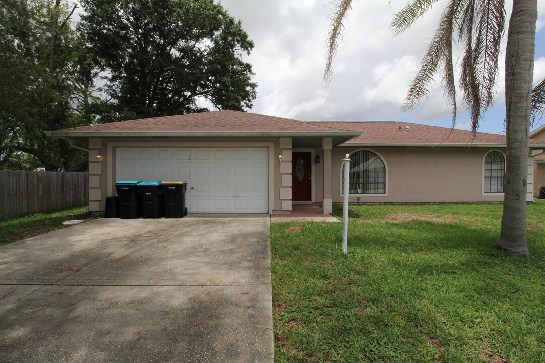1735 Hazelton St NW in Palm Bay, FL - Building Photo