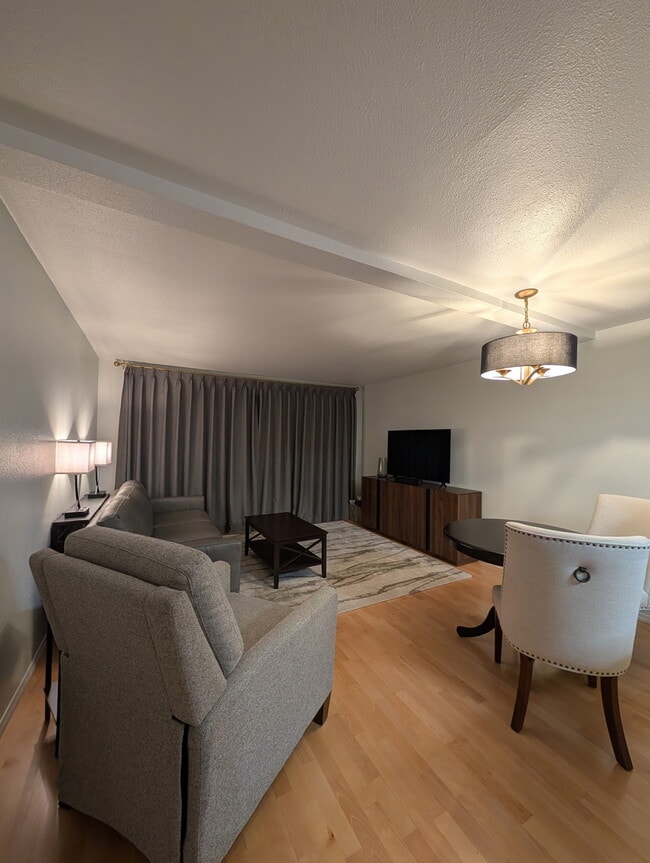 6970 California Ave SW in Seattle, WA - Building Photo - Building Photo