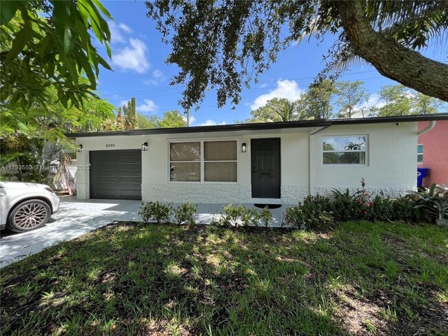 6391 SW 8th St in North Lauderdale, FL - Building Photo - Building Photo