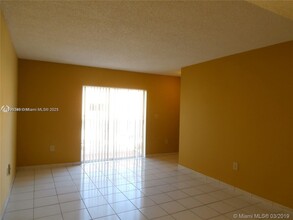 950 SW 104th Ct in Miami, FL - Building Photo - Building Photo