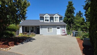 13011 122nd Ave Ct E in Puyallup, WA - Building Photo