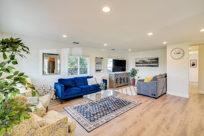 4615 Armour Dr in Santa Clara, CA - Foto de edificio - Building Photo