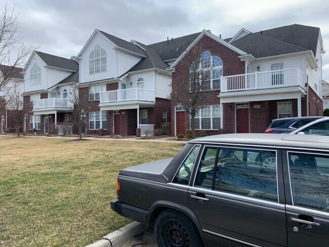 8457 Towne Center Cir in Warren, MI - Building Photo - Building Photo