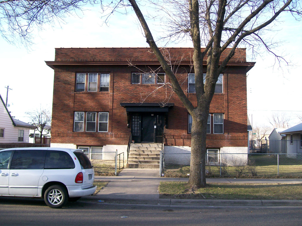 929 Aurora Ave in St. Paul, MN - Building Photo