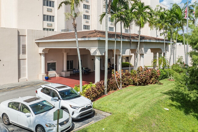 Garden Plaza at Inverrary in Lauderhill, FL - Building Photo - Building Photo