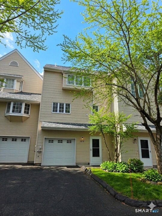 12 W Meadow Ln in Middletown, CT - Building Photo