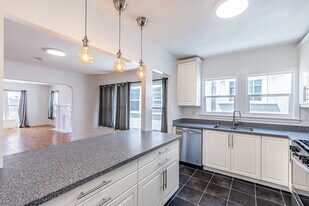 232 N New Hampshire Ave, Unit 232.5 in Los Angeles, CA - Building Photo