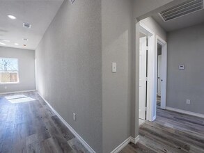 1032 Springview Ln in Mabank, TX - Foto de edificio - Building Photo