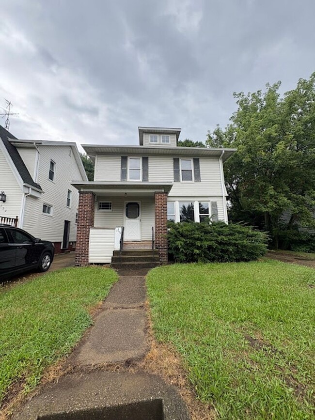 property at 1326 Cottage Pl NW