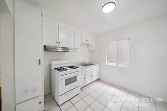 8633 Denver Ave in Los Angeles, CA - Building Photo - Building Photo