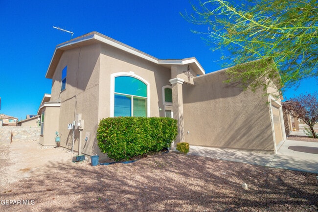 14529 Jesus Almeida in El Paso, TX - Building Photo - Building Photo