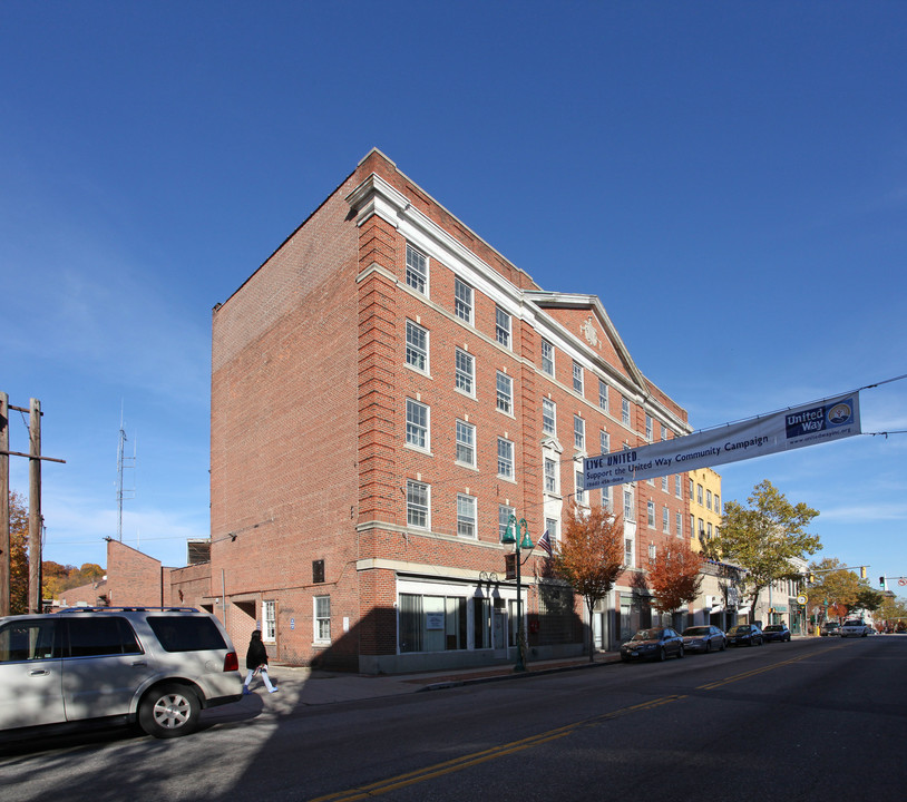 819-833 Main St in Willimantic, CT - Building Photo