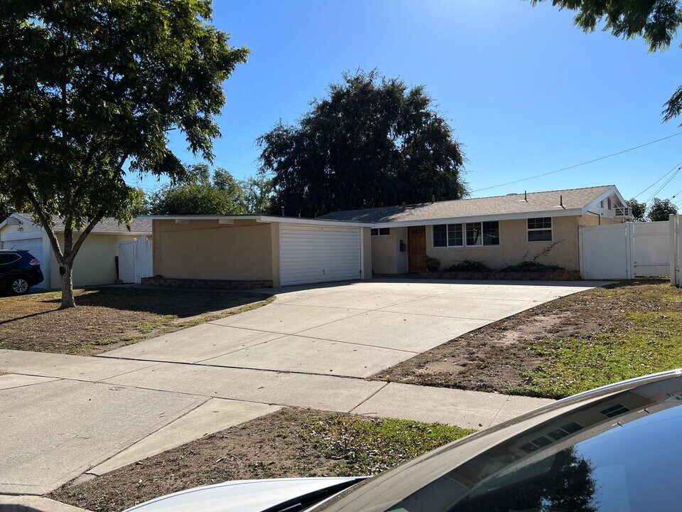 2448 Santa Ysabel Ave in Fullerton, CA - Building Photo