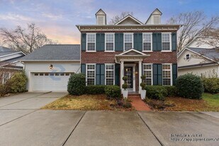 1025 N Sharon Amity Rd in Charlotte, NC - Building Photo