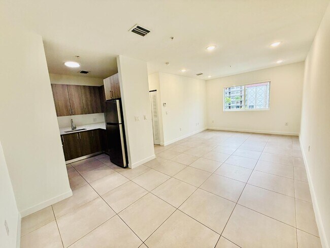 1295 W 69th St in Hialeah, FL - Building Photo - Building Photo