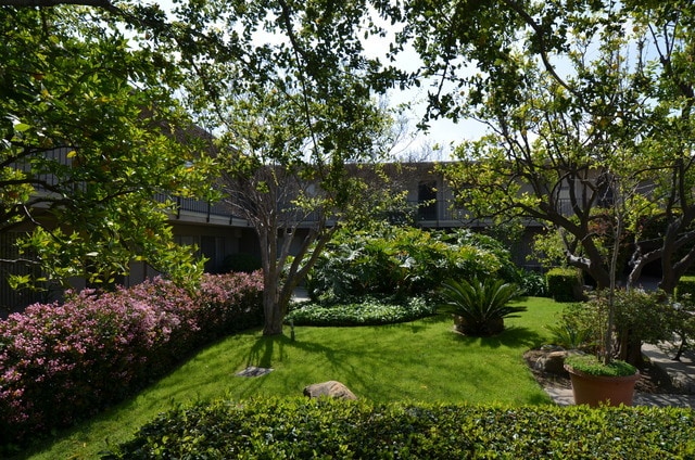 400 E California Blvd, Unit 12 in Pasadena, CA - Foto de edificio - Building Photo
