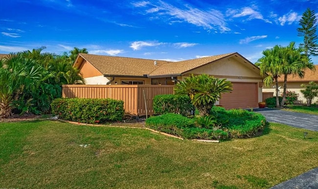 6450 Royal Woods Dr in Ft. Myers, FL - Building Photo - Building Photo