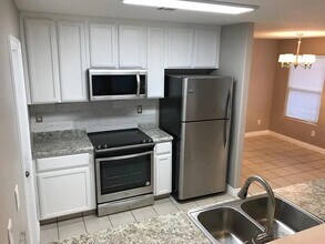 1055 Vermont Ave in Turlock, CA - Building Photo - Building Photo