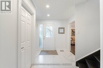 5749 Greensboro Dr in Mississauga, ON - Building Photo - Building Photo