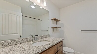 5903 NW Hoover St in Bentonville, AR - Building Photo - Building Photo