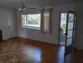 5273 Village Grn, Unit 5273 in Los Angeles, CA - Foto de edificio - Building Photo