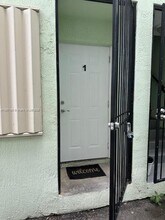 220 NW 7th Ave in Miami, FL - Building Photo - Building Photo