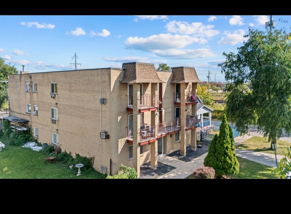 3243 S 49th Ave, Unit 301 in Cicero, IL - Building Photo