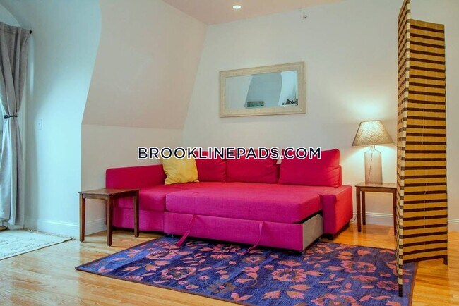 2 Harvard Square in Brookline, MA - Building Photo - Building Photo