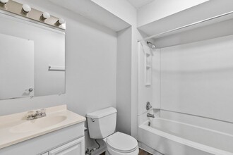 Monroe Crest Apartments in Birmingham, AL - Building Photo - Interior Photo