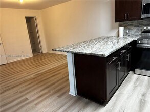 2806 S University Dr, Unit 1 in Davie, FL - Building Photo - Building Photo