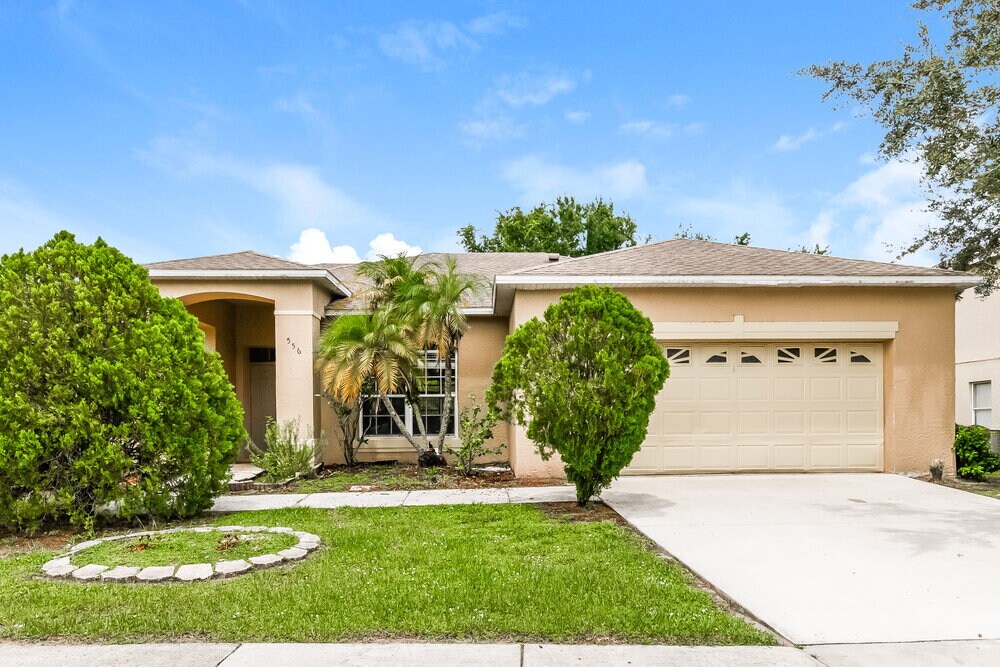 556 Pinehurst Cove in Kissimmee, FL - Building Photo