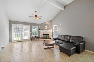 10414 E Summit Canyon Dr in Houston, TX - Building Photo - Building Photo
