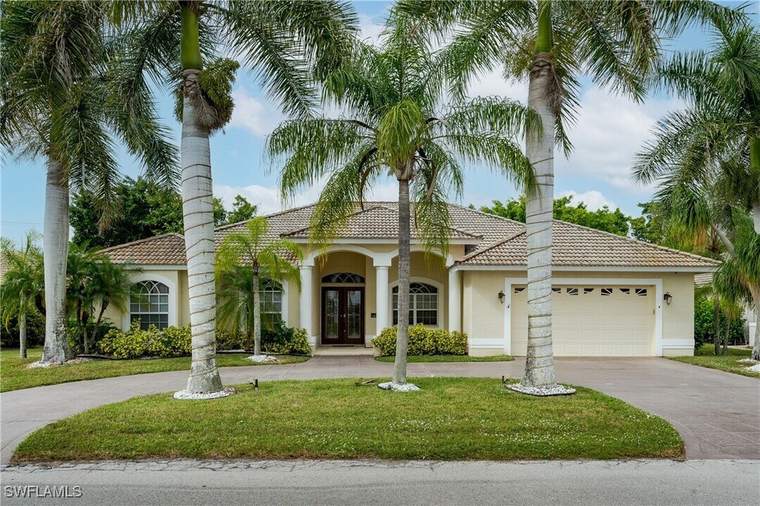 28452 Del Lago Way in Bonita Springs, FL - Building Photo