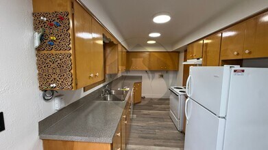 4560-4570-4570 4th Pl N in Keizer, OR - Building Photo - Building Photo