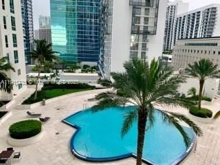 300 S Biscayne Blvd in Miami, FL - Building Photo