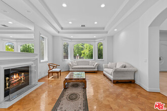5004 Vanalden Ave in Los Angeles, CA - Building Photo - Building Photo