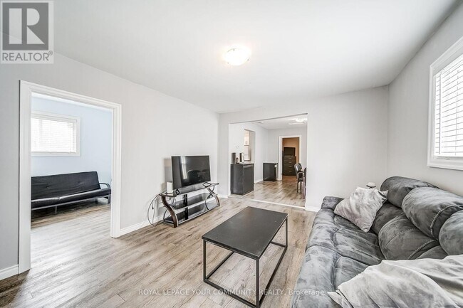 86 Temperance St in Aurora, ON - Building Photo - Building Photo
