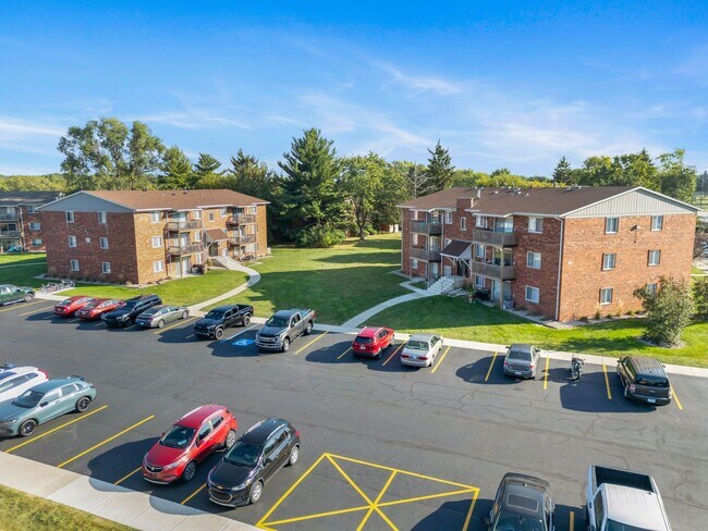 915 Heritage Ct in Crown Point, IN - Building Photo - Building Photo