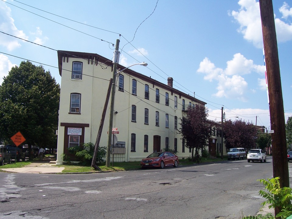 1024-1040 S Clinton Ave in Trenton, NJ - Building Photo