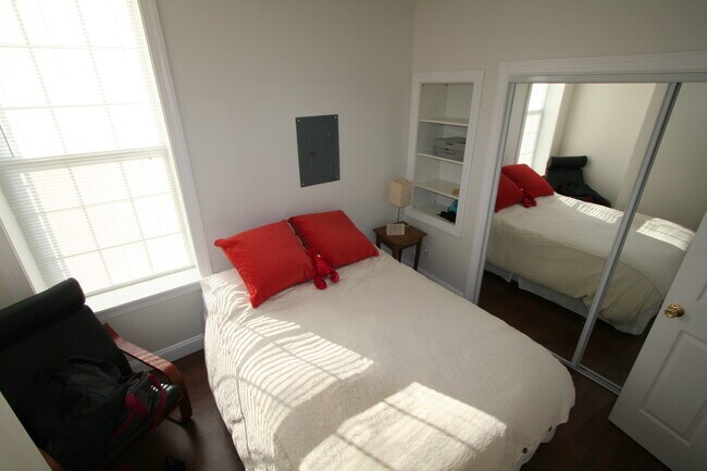 819 Hollins St, Unit 3 photo'